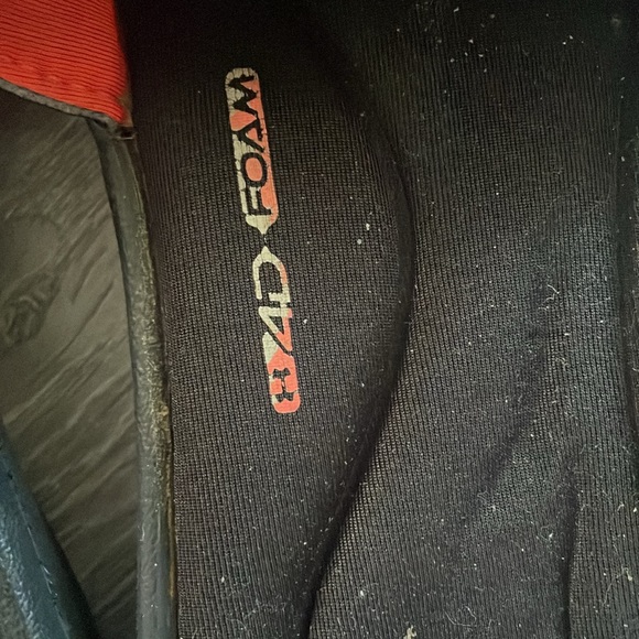 Under Armour Sz 9 flip flop with Velcro - Picture 3 of 7